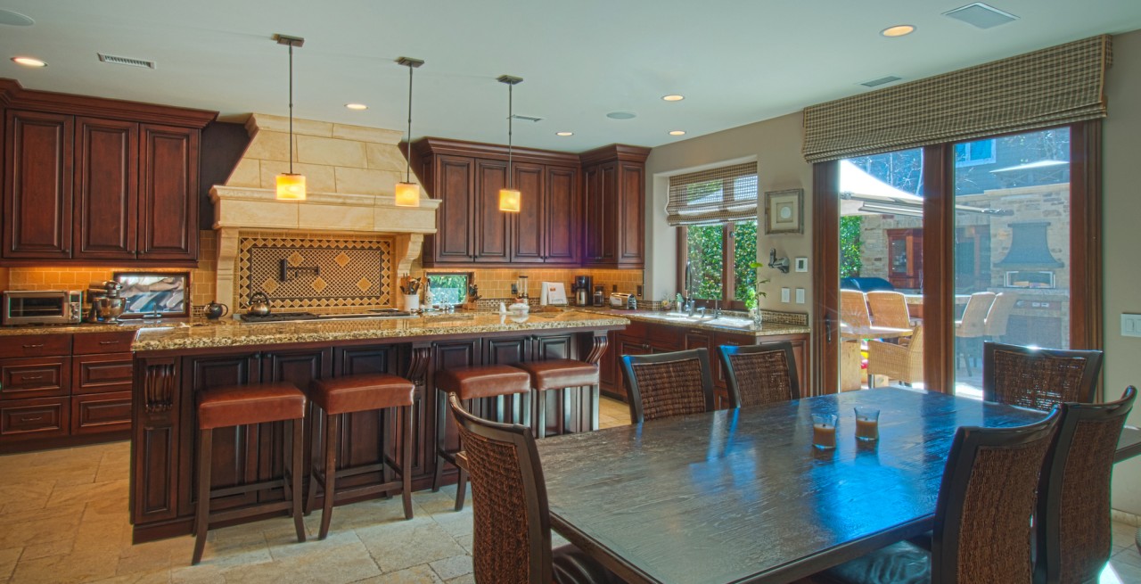 LAUSYS_JulyBlog1_LutronMotorizedShades_LagunaBeachCA_2000x1000px